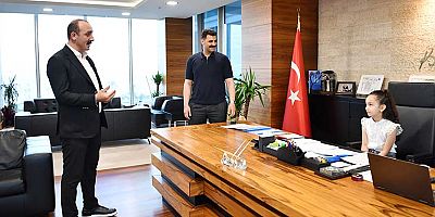 Başkan Kotan, minik Zeynep'in gönlünü aldı